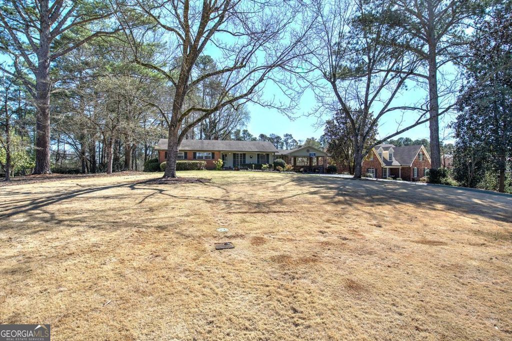 Photo of 115 Cherokee Circle SE, Cartersville, GA 30120 (MLS # 10714880)