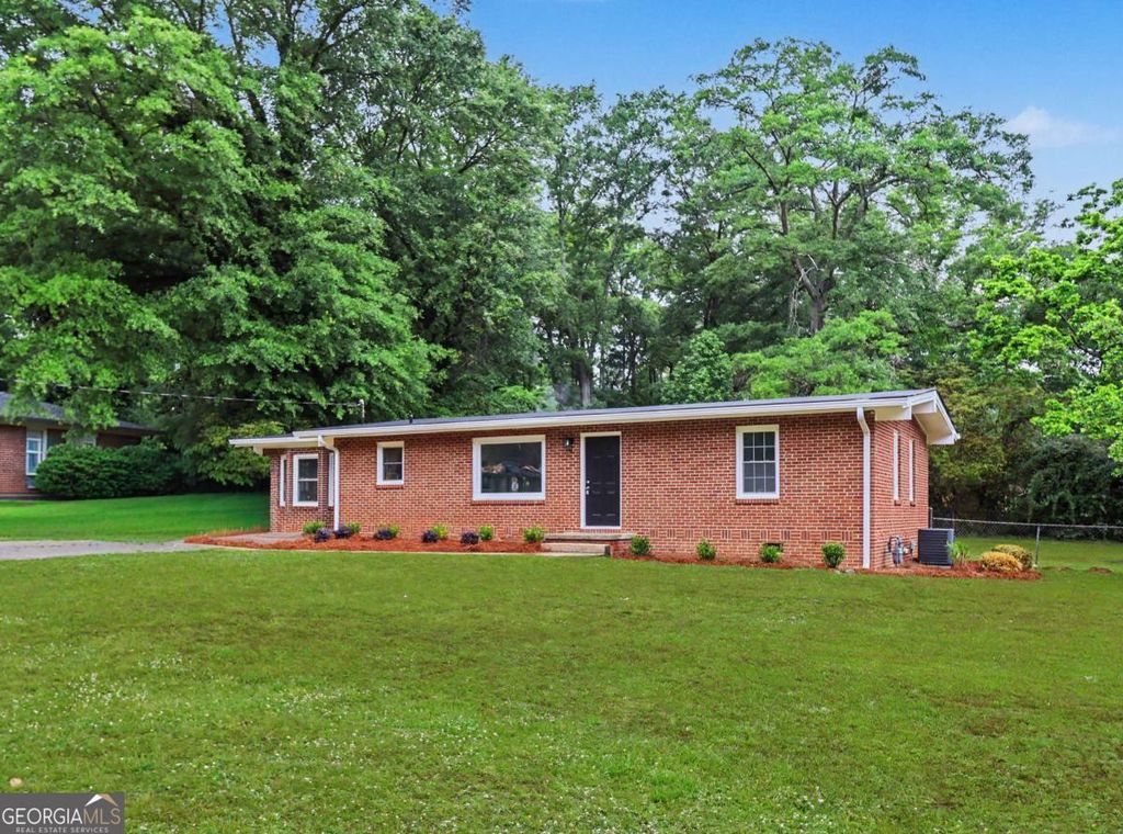 Photo of 420 Georgia Avenue, Fayetteville, GA 30214 (MLS # 10756461)