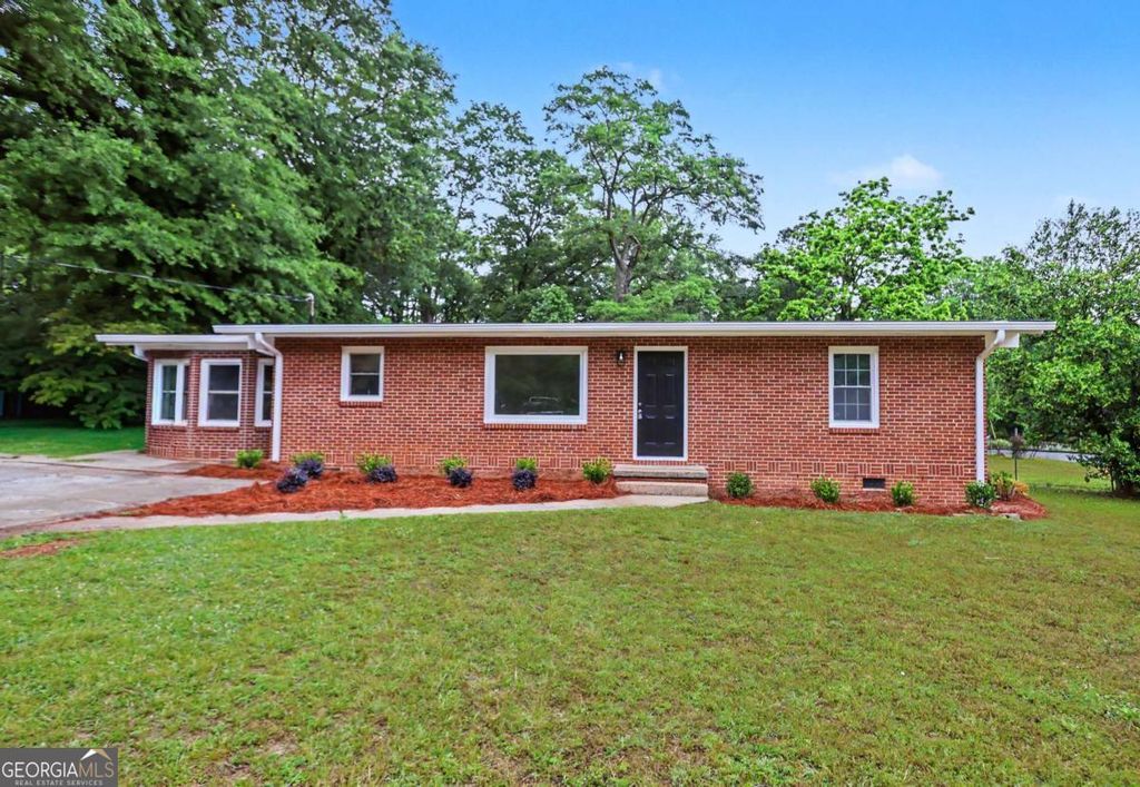 Photo of 420 Georgia Avenue, Fayetteville, GA 30214 (MLS # 10756461)