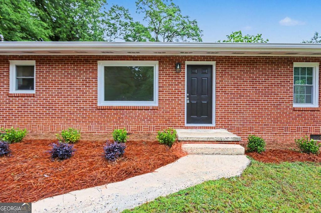 Photo of 420 Georgia Avenue, Fayetteville, GA 30214 (MLS # 10756461)