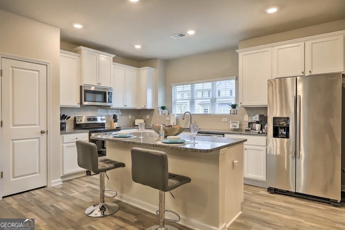 585 McWilliams RD SE 604
