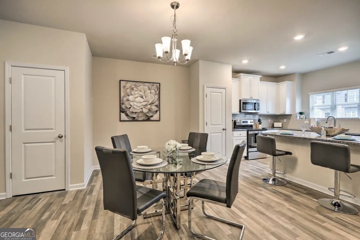 585 McWilliams RD SE 604