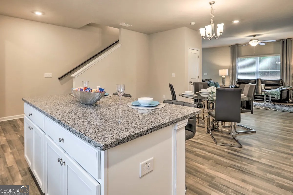 585 McWilliams RD SE 604