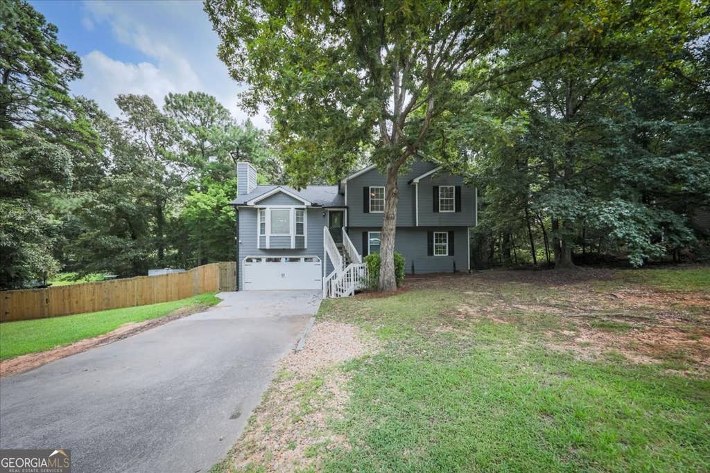 Photo of 133 Amberwood Lane, Euharlee, GA 30145 (MLS # 10817645)