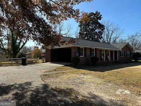 A home in Fort Valley