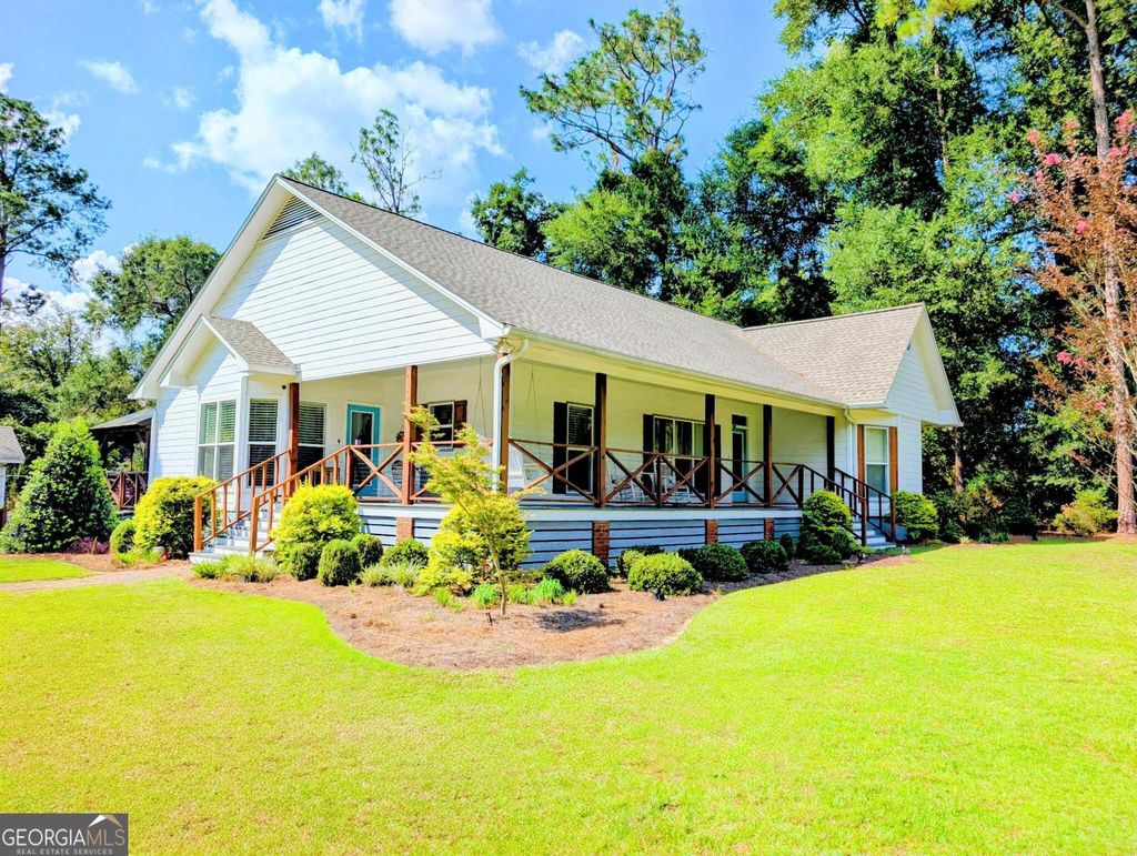 Photo of 2113 Backlake Circle, Bainbridge, GA 39819 (MLS # 10660286)