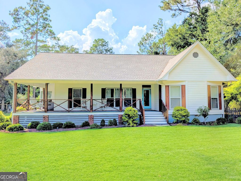 Photo of 2113 Backlake Circle, Bainbridge, GA 39819 (MLS # 10660286)
