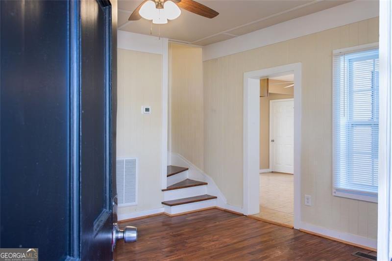 305 GROVE AVE SE