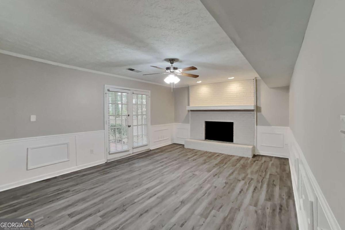 650 Lake Forest CT