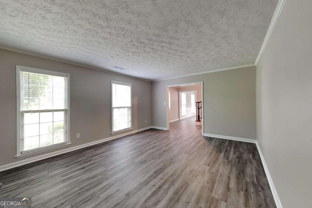650 Lake Forest CT