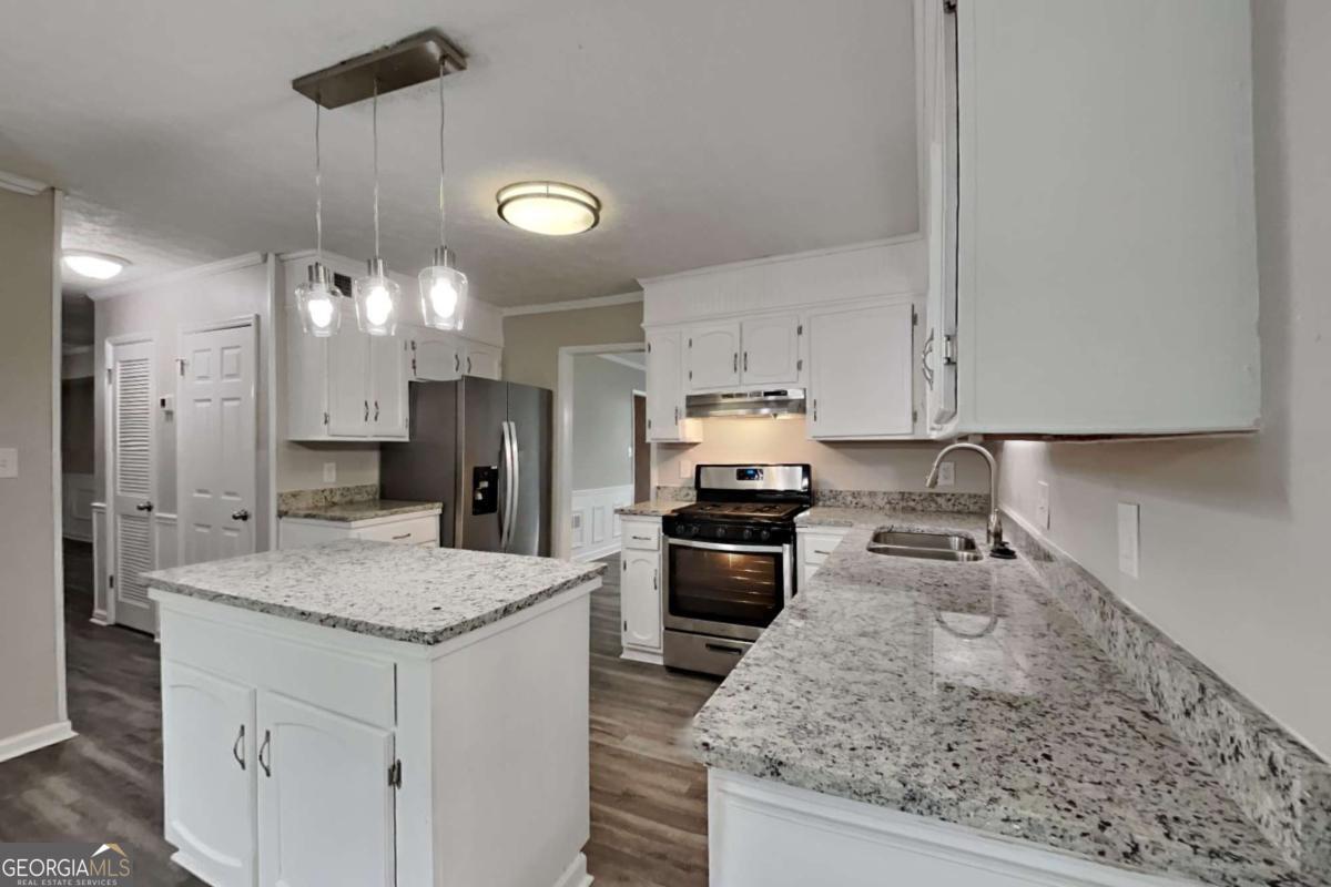 650 Lake Forest CT