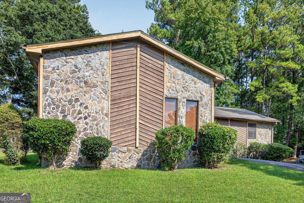 Photo of 5805 Vernier Drive SW, Atlanta, GA 30349 (MLS # 10840975)