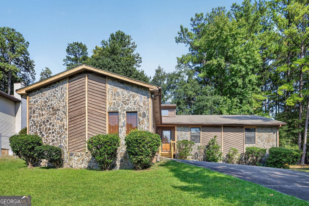 Photo of 5805 Vernier Drive SW, Atlanta, GA 30349 (MLS # 10840975)