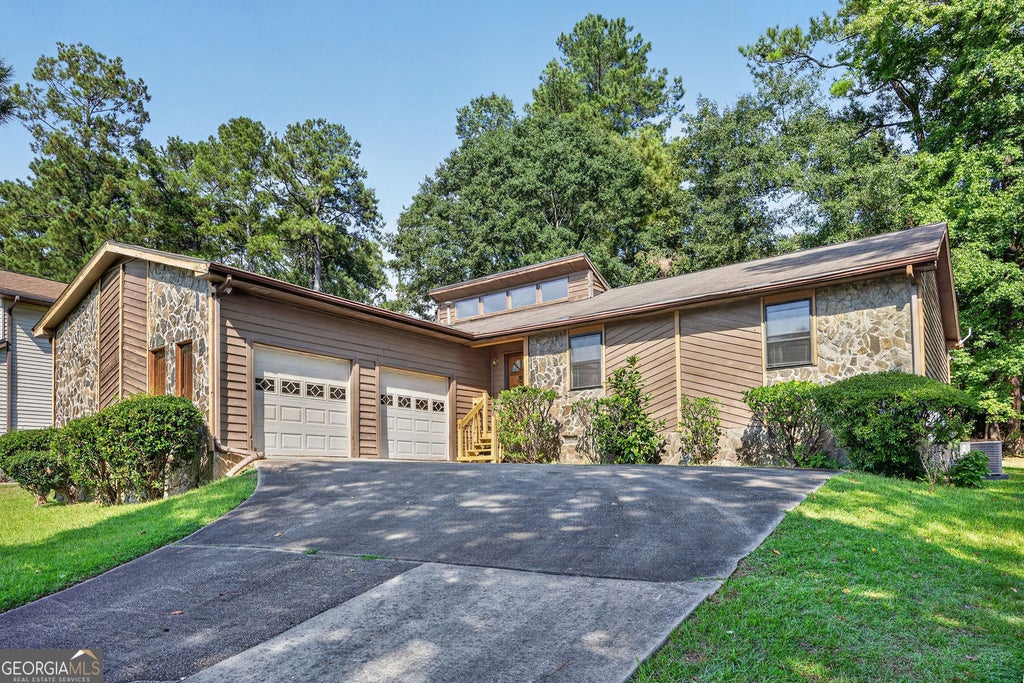 Photo of 5805 Vernier Drive SW, Atlanta, GA 30349 (MLS # 10840975)