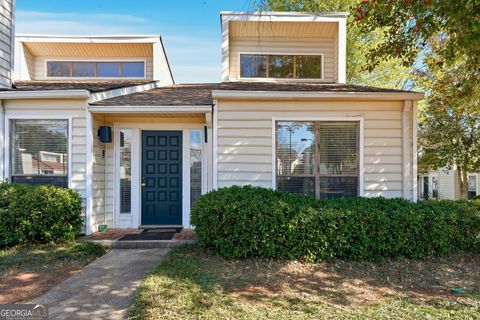 Photo of 813 Serramonte Drive NE, Marietta, GA 30068 (MLS # 10696684)