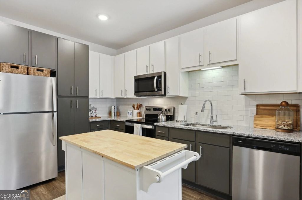 Photo of 75 Overlook Parkway SE #735, Cartersville, GA 30121 (MLS # 10641845)