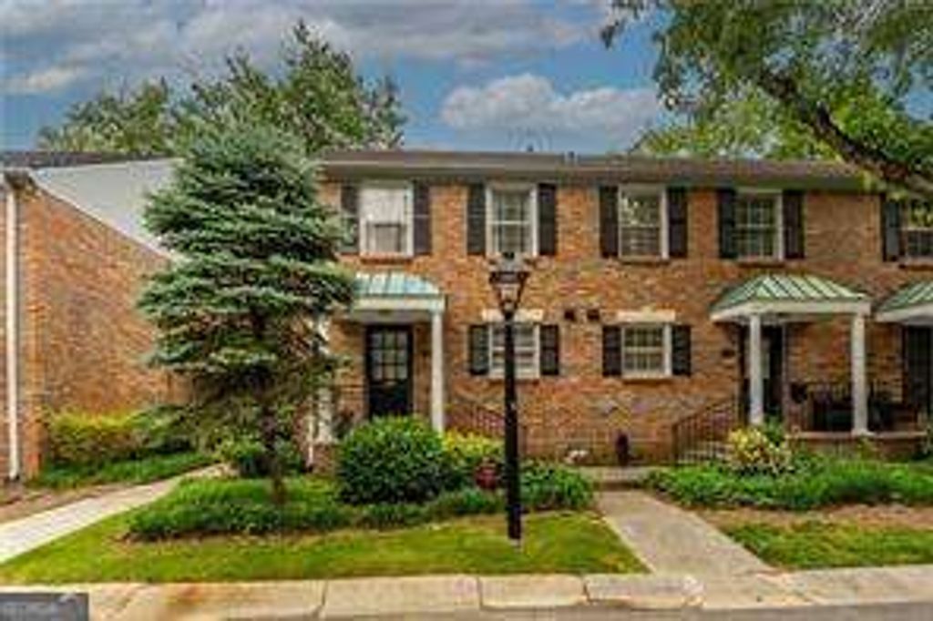 Photo of 6700 Roswell Road #17A, Atlanta, GA 30328 (MLS # 10783414)
