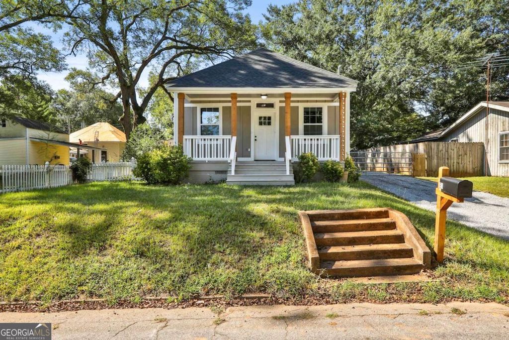 Photo of 91 E Washington Street, Newnan, GA 30263 (MLS # 10720450)