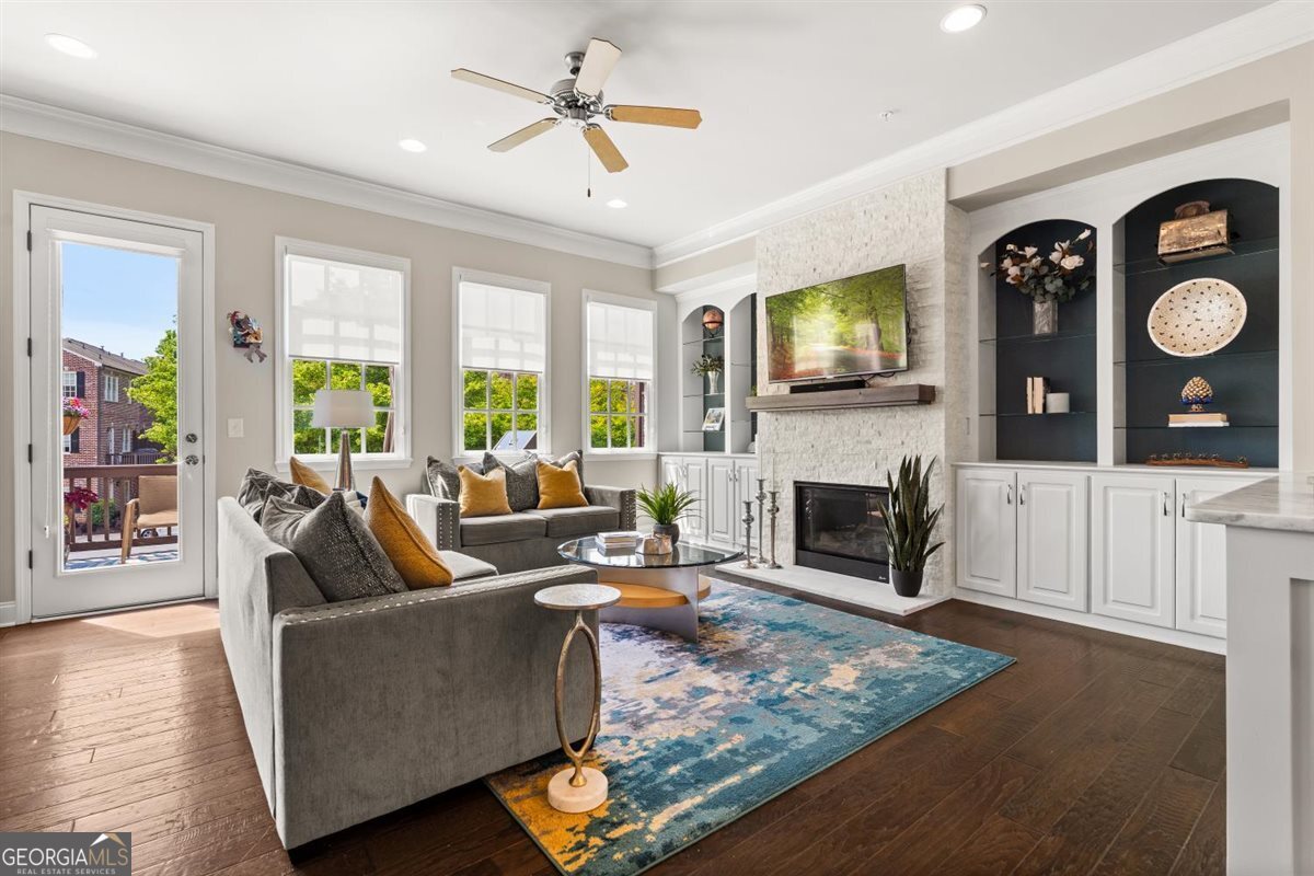 340 Rose Garden LN