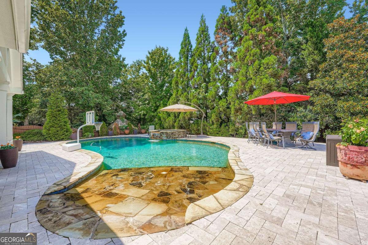 405 Dogwood WAY