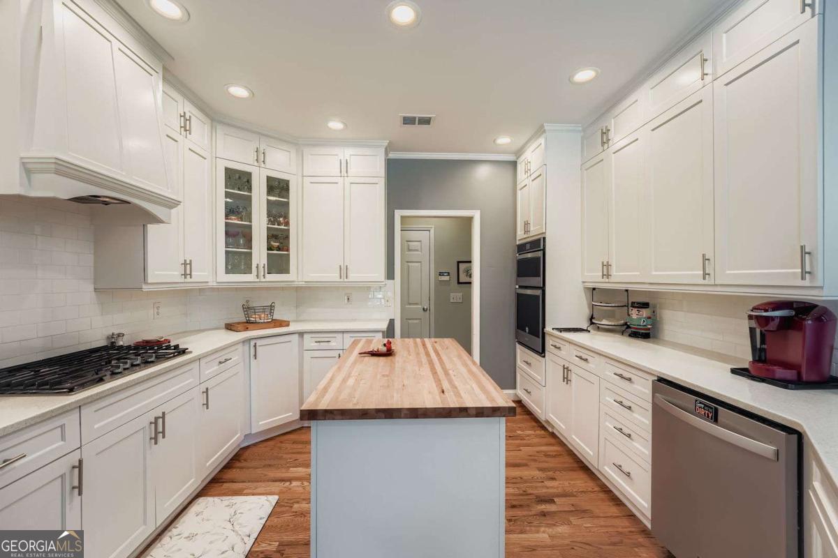405 Dogwood WAY