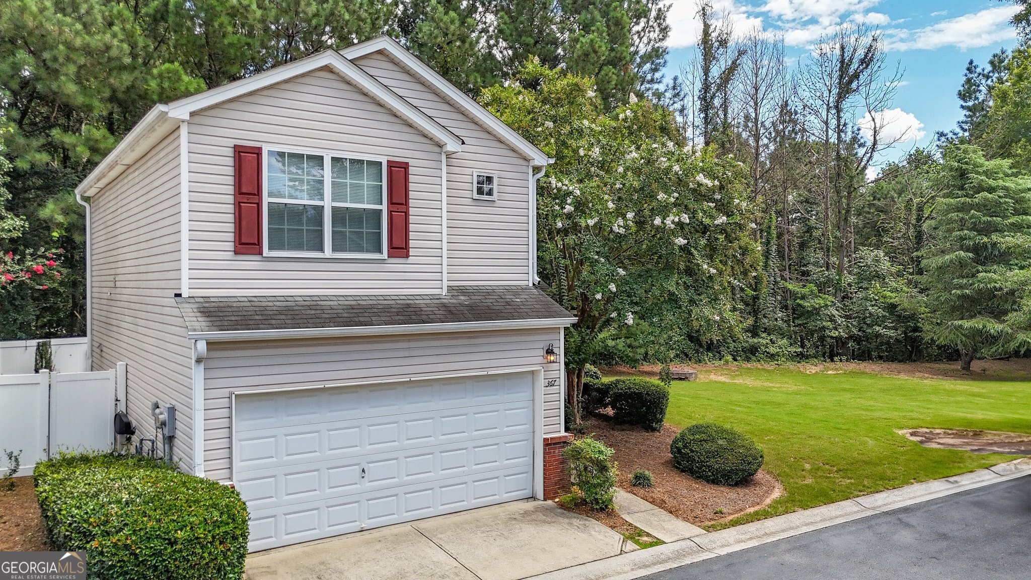 Welcome to your cozy dream home in the highly sought-after Rivers Edge community of Woodstock! This beautifully maintained 3 Bedroom 2.5 Bath end-unit home offers the perfect blend of privacy, convenience, and vibrant community living-nestled right next to flat green space for added tranquility and privacy. Rivers Edge isn't just a neighborhood-it's a lifestyle. Enjoy access to an impressive array of amenities: - Resort-style pool - Playground, tennis courts, pickleball, basketball, and corn hole - Fitness center and firepit area for cozy gatherings - Picnic spots for weekend fun - Holiday events that bring neighbors together year-round Prime Location: - Direct access to Rope Mill Park - great for hiking, biking, and kayaking - Minutes from I-575 for easy commuting - Close to Woodstock Outlet Shoppes for retail therapy - Just a short drive to Downtown Woodstock with its vibrant dining, shopping, and entertainment scene Whether you're a first-time buyer, looking for a cozy home, or want a low-maintenance lifestyle with high-end perks, this home checks every box. Schedule your showing today and discover why Rivers Edge is one of Woodstock's most beloved communities!