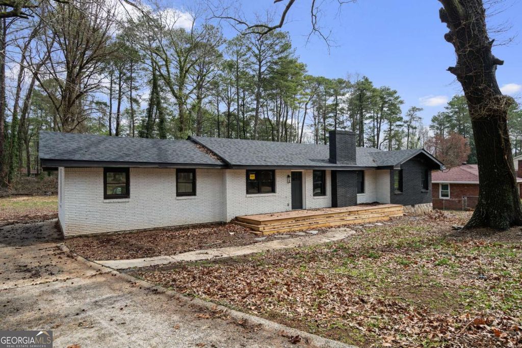 Photo of 1971 Honeysuckle Lane SW, Atlanta, GA 30311 (MLS # 10701756)