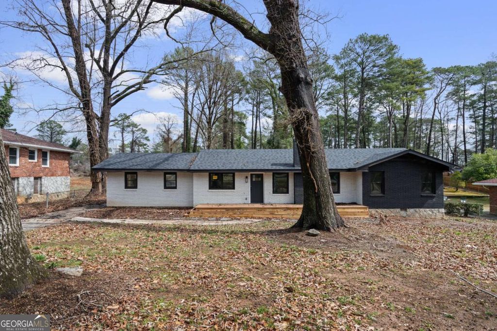 Photo of 1971 Honeysuckle Lane SW, Atlanta, GA 30311 (MLS # 10701756)