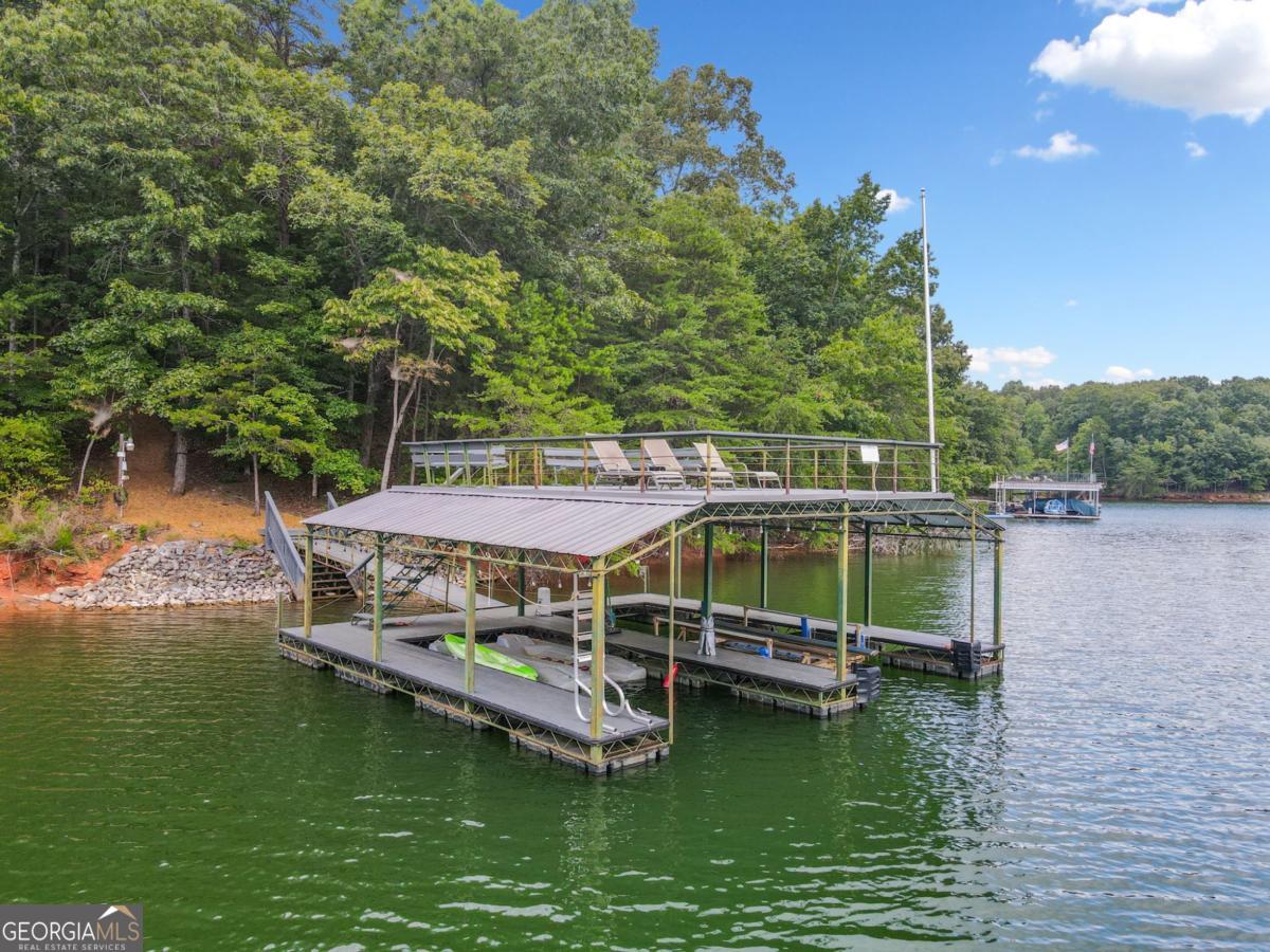 215 Toto Creek DR E