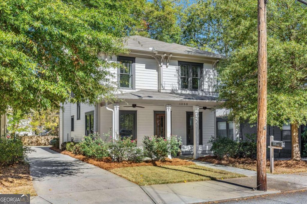 Photo of 1250 SE OAK GROVE Avenue SE, Atlanta, GA 30316 (MLS # 10669133)