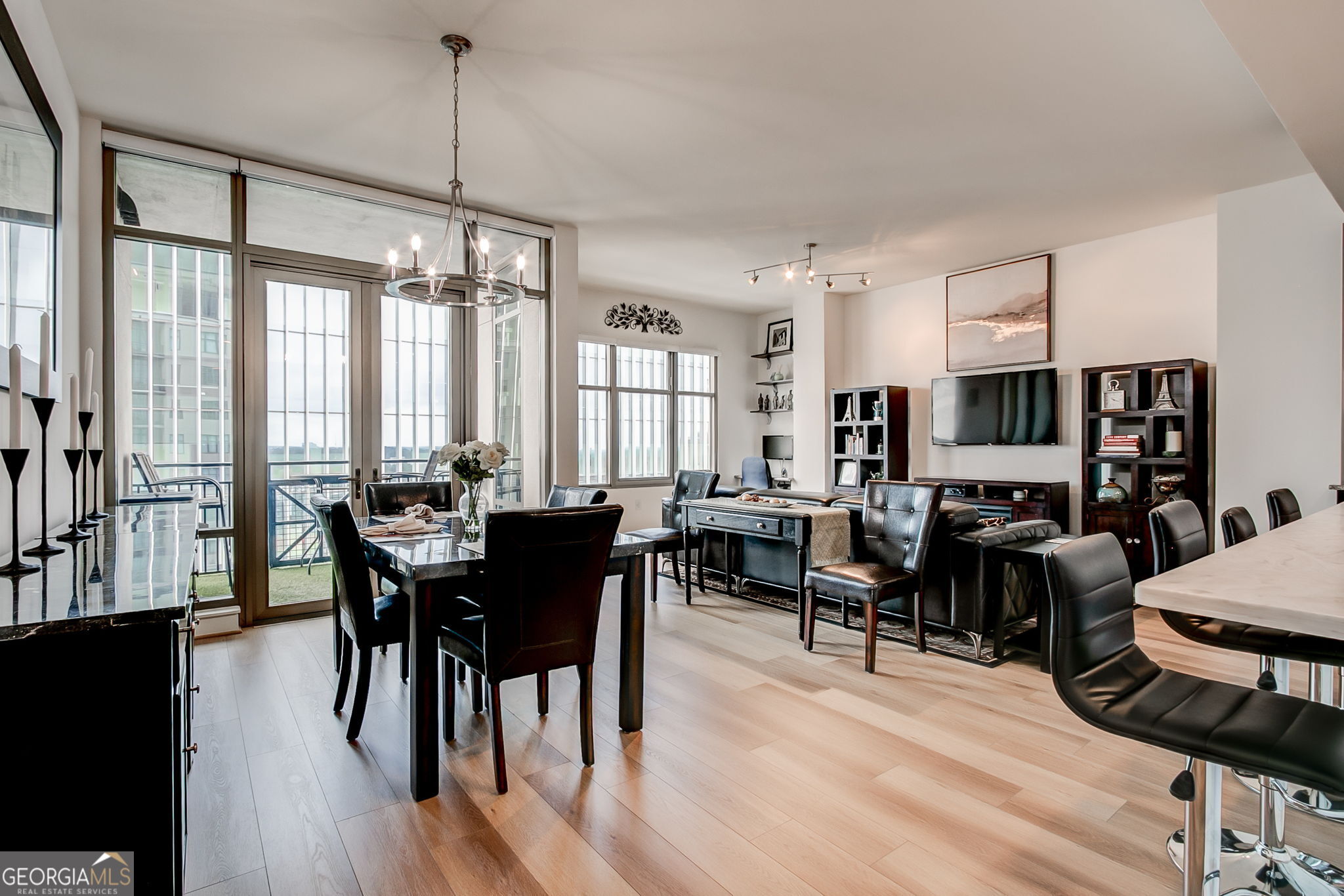 565 Peachtree ST NE 1303