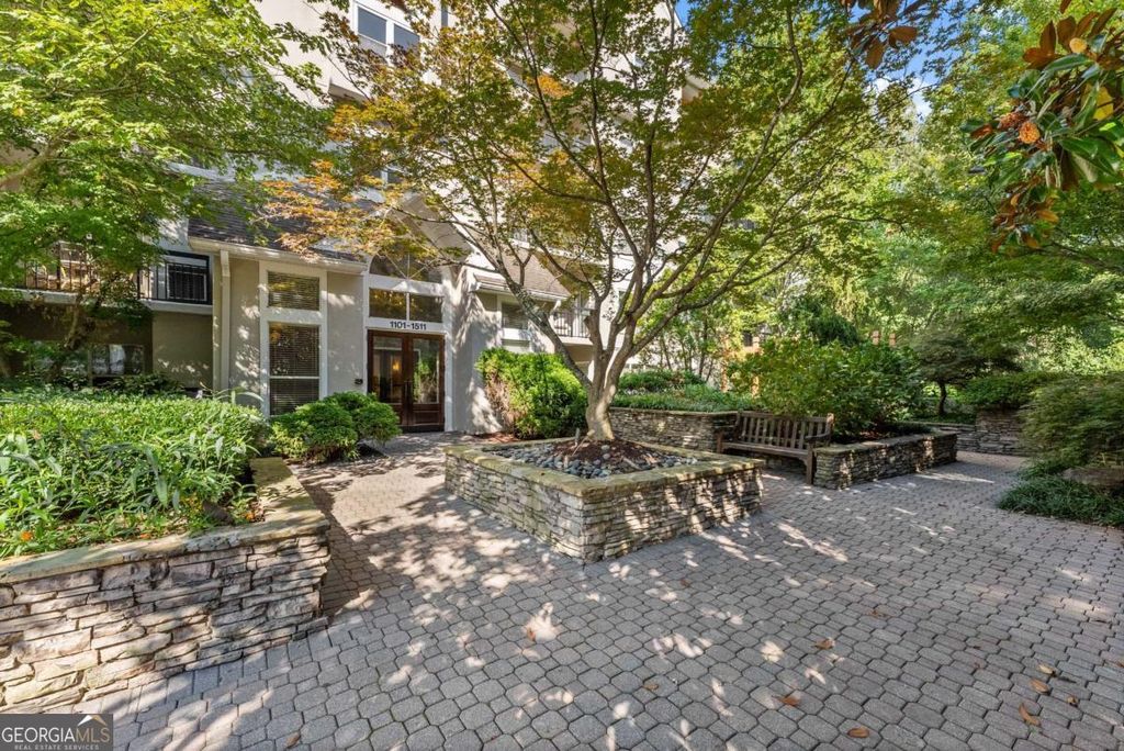 Photo of 1406 River Green Drive NW, Atlanta, GA 30327 (MLS # 10758928)