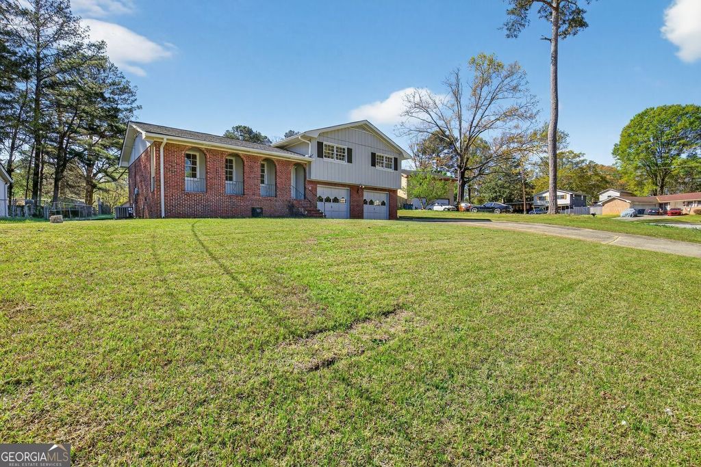 Photo of 530 Oak Valley Drive, Riverdale, GA 30274 (MLS # 10728631)