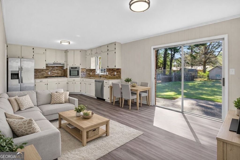 Photo of 530 Oak Valley Drive, Riverdale, GA 30274 (MLS # 10728631)