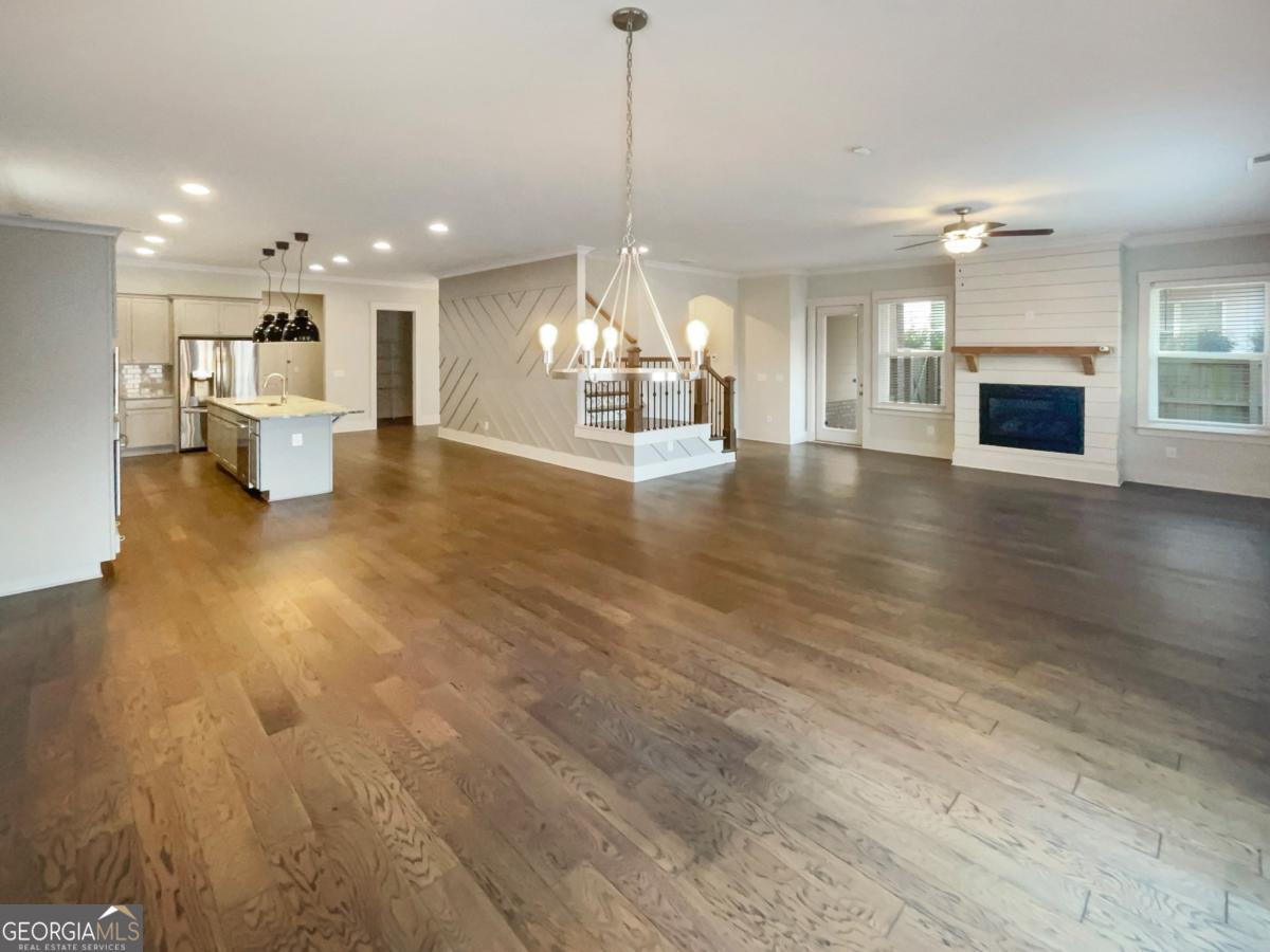 1103 Heatherland DR NE