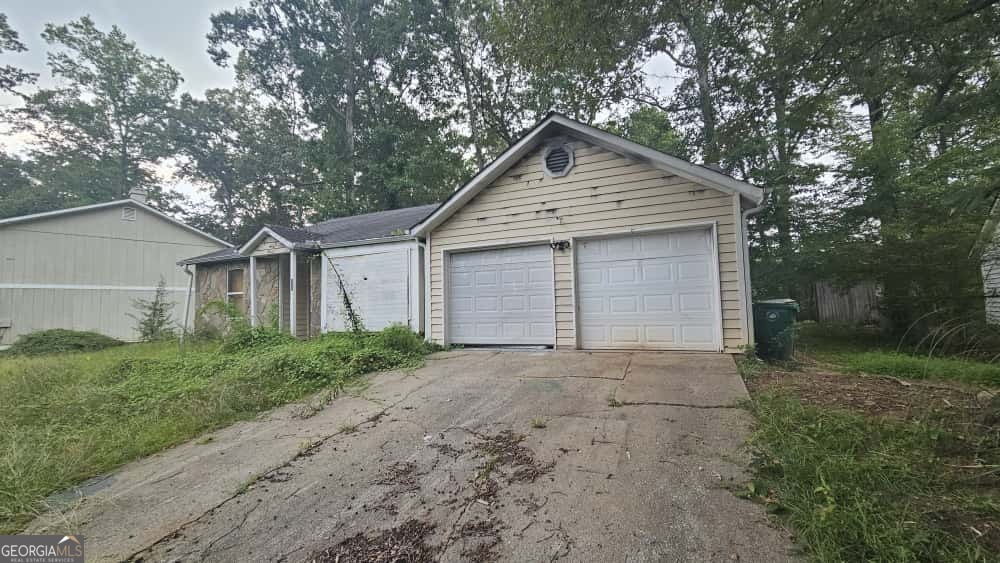 Opportunity alert! This property is being sold 'as is' and is perfect for investors or renovators. It has fire damage but offers a fantastic chance to remodel and rent out. The Owner has completed the interior cleanout. Now is the perfect time to invest! The seller is also willing to cover closing costs with a full offer. Contact the LIsting Agent for entry instructions.