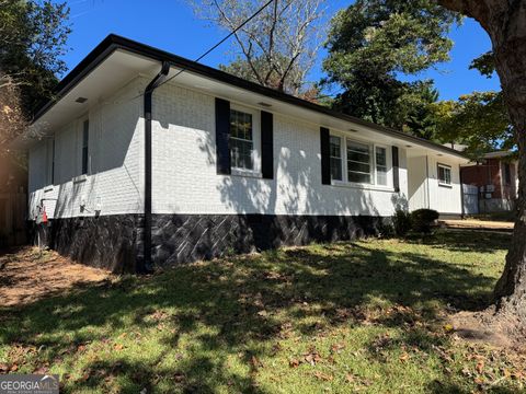 820 Pinevalley DR Forest Park GA 30297