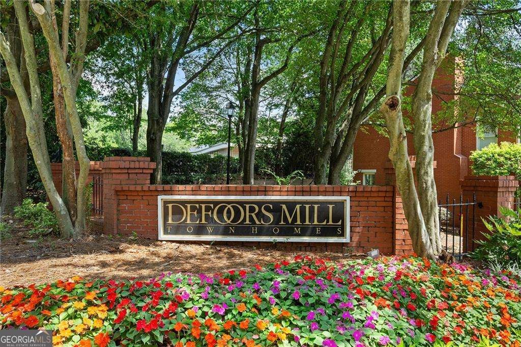 Photo of 501 Defoors Mill Circle NW, Atlanta, GA 30318 (MLS # 10807550)