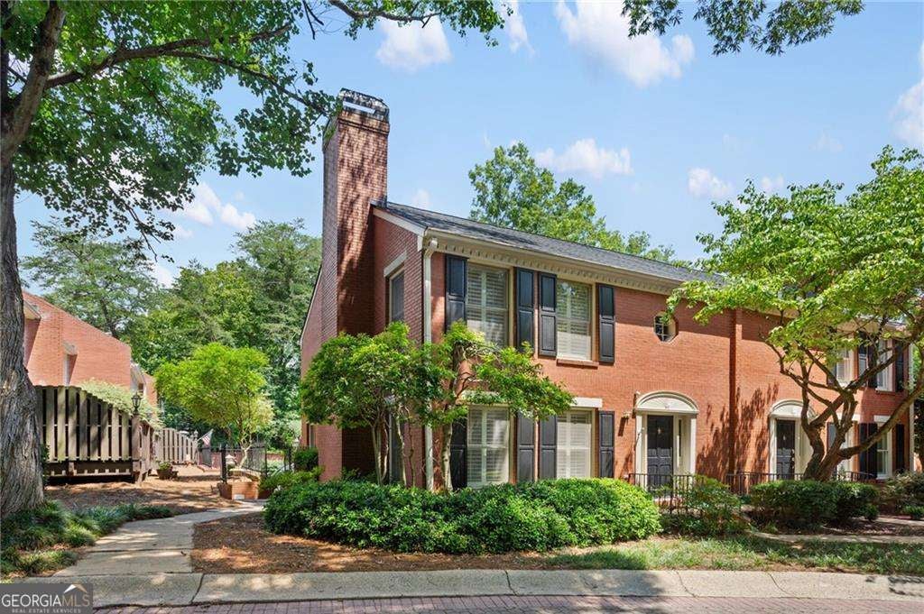 Photo of 501 Defoors Mill Circle NW, Atlanta, GA 30318 (MLS # 10807550)