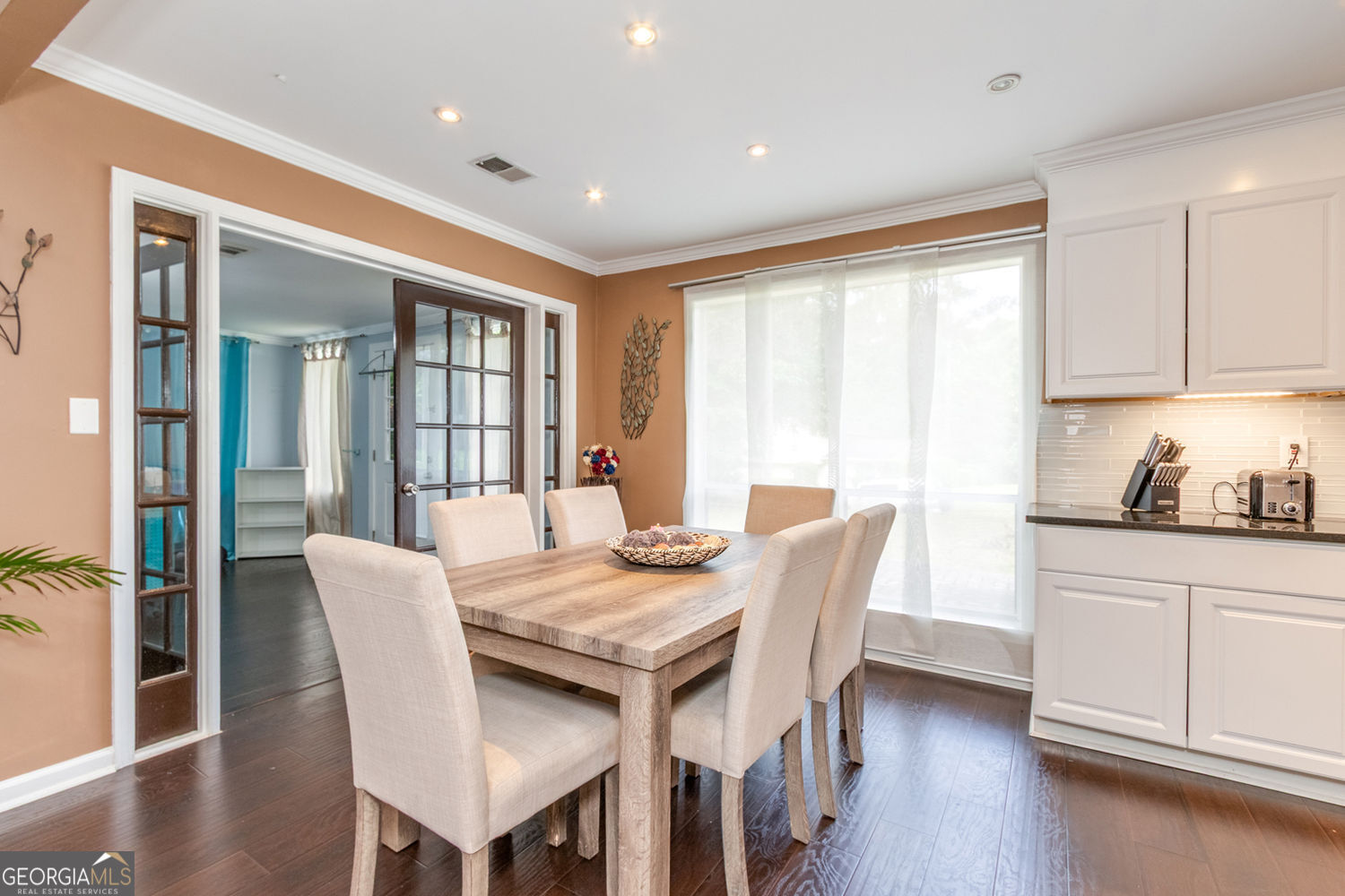 Roswell, Georgia 30076, United States, 3 Bedrooms Bedrooms, ,3 BathroomsBathrooms,Residential,Active,199996