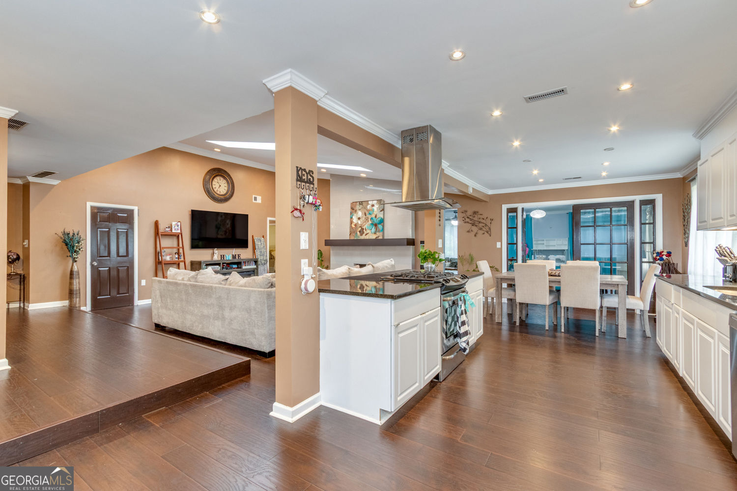 Roswell, Georgia 30076, United States, 3 Bedrooms Bedrooms, ,3 BathroomsBathrooms,Residential,Active,199996