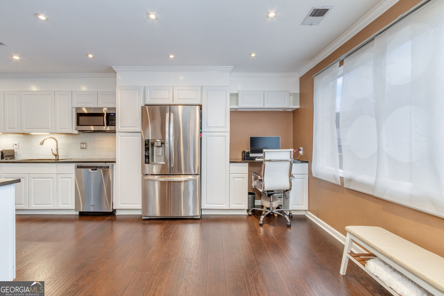 Roswell, Georgia 30076, United States, 3 Bedrooms Bedrooms, ,3 BathroomsBathrooms,Residential,Active,199996