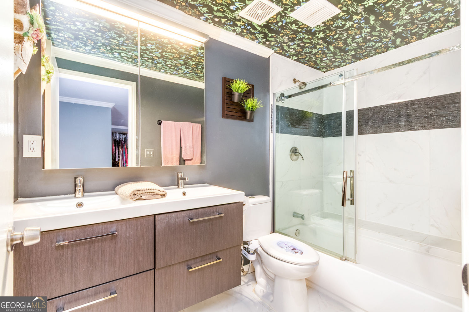 Roswell, Georgia 30076, United States, 3 Bedrooms Bedrooms, ,3 BathroomsBathrooms,Residential,Active,199996