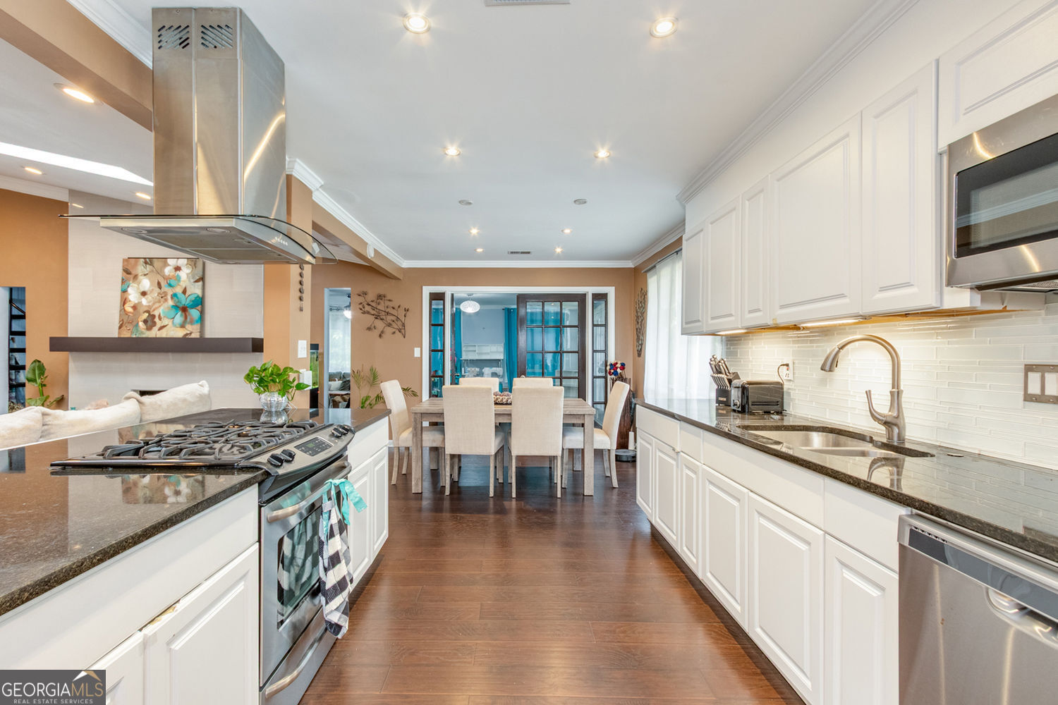 Roswell, Georgia 30076, United States, 3 Bedrooms Bedrooms, ,3 BathroomsBathrooms,Residential,Active,199996