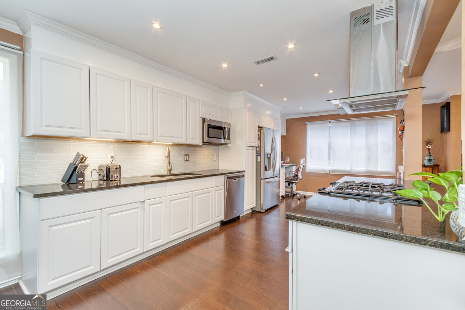 Roswell, Georgia 30076, United States, 3 Bedrooms Bedrooms, ,3 BathroomsBathrooms,Residential,Active,199996