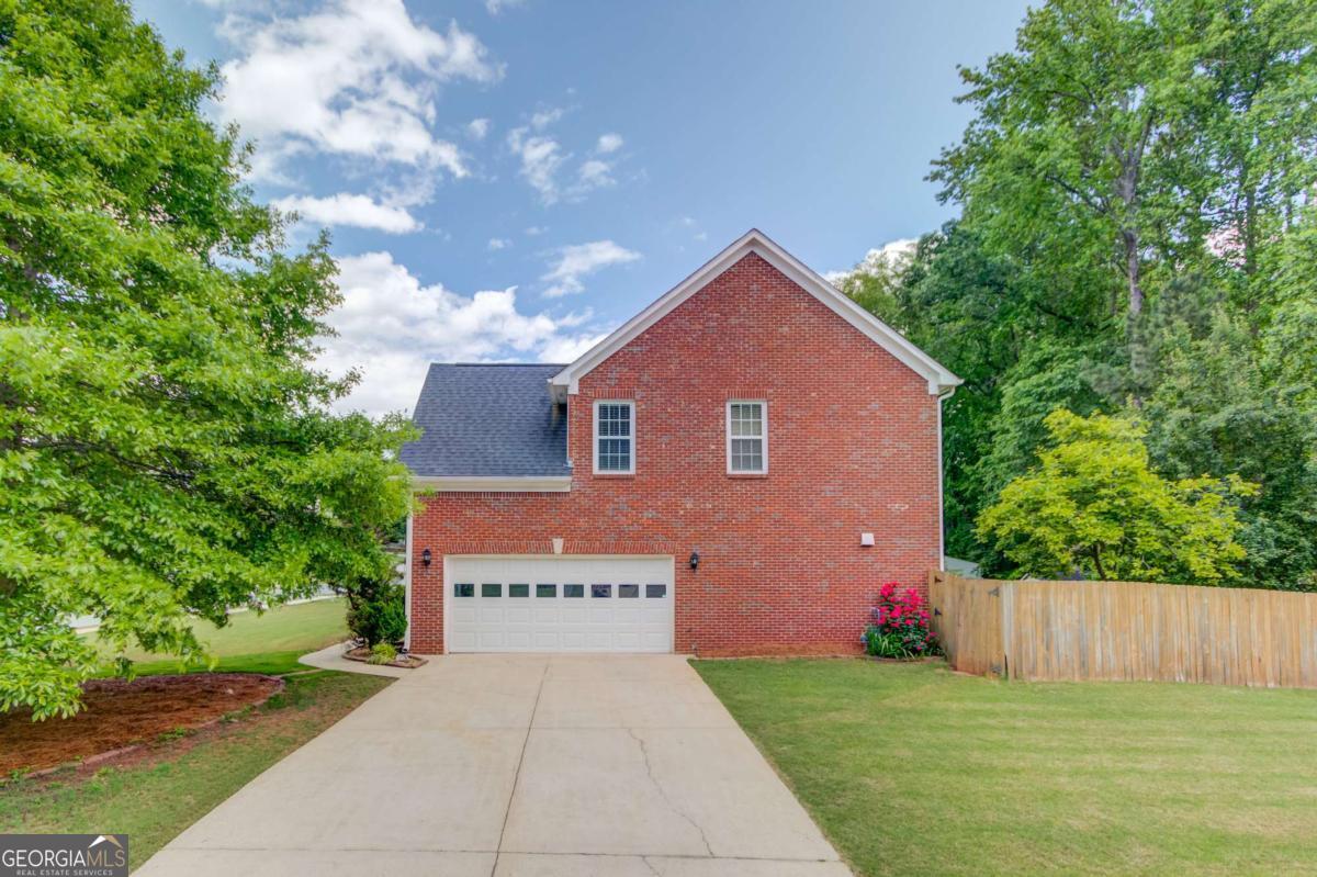 1657 Hampton Woods WAY