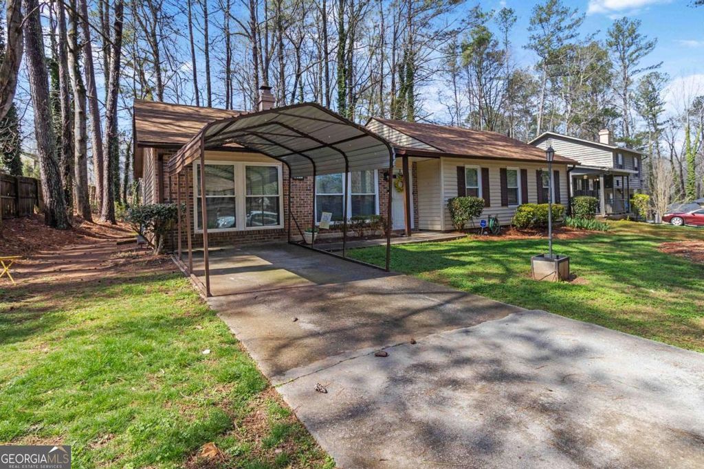 Photo of 811 Longfellow Court, Stone Mountain, GA 30088 (MLS # 10707524)