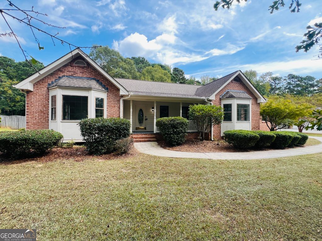 Photo of 180 Antebellum Way, Fayetteville, GA 30215 (MLS # 10674220)