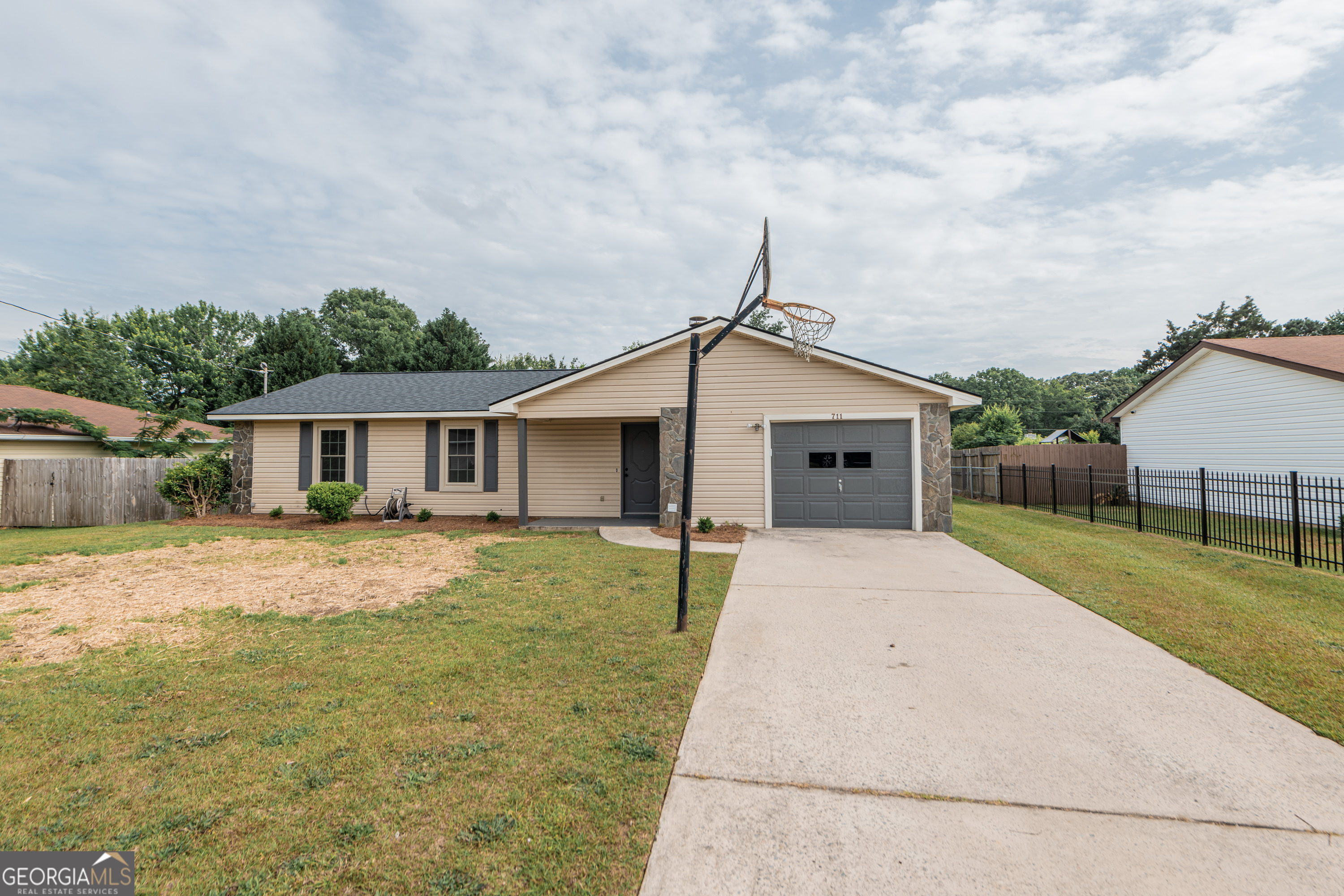 711 Fieldstone RD