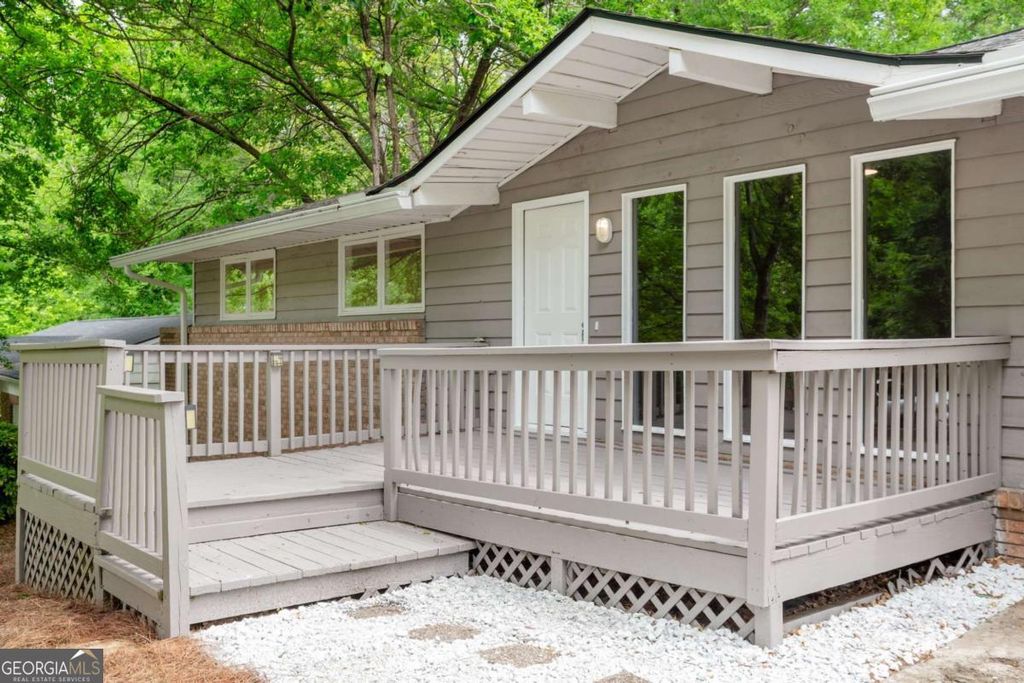 Photo of 2649 Rolling View Drive SE, Smyrna, GA 30080 (MLS # 10756182)